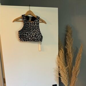 Good American Sports Bra - cheetah with mesh back